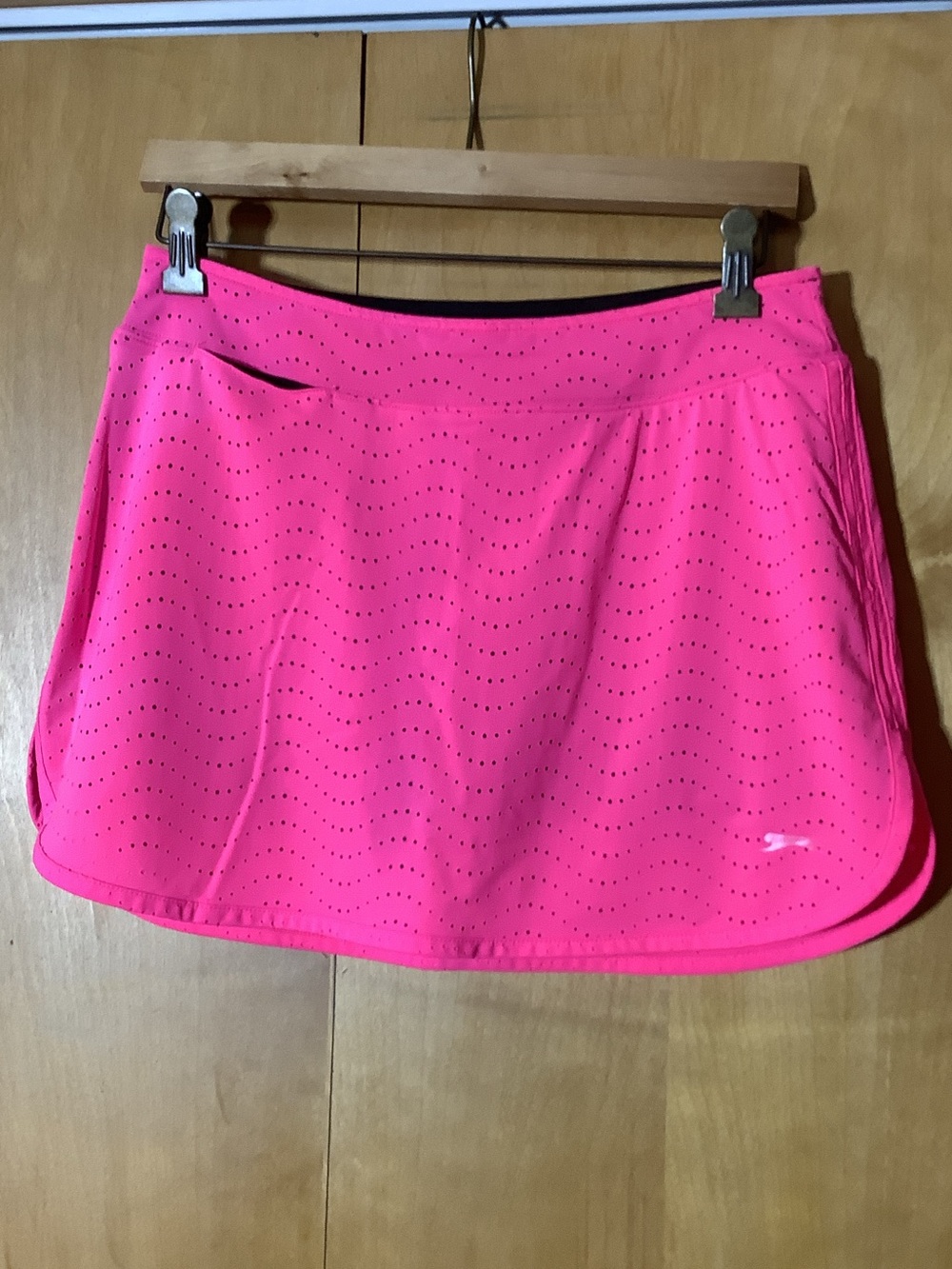 Slazenger hot pink and black skort, size small